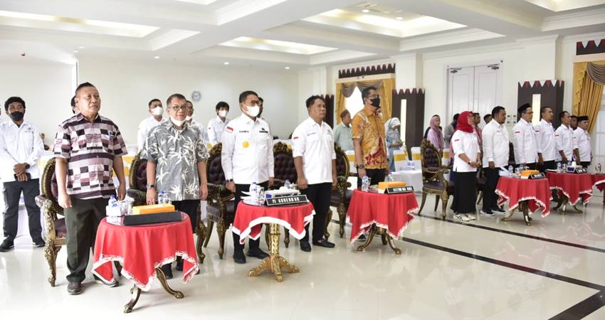PJ Gubernur Gorontalo Hamka Hendra Noer saat menghadiri kegiatan Rakrenas DPP IKA UNG, Minggu (11/12)