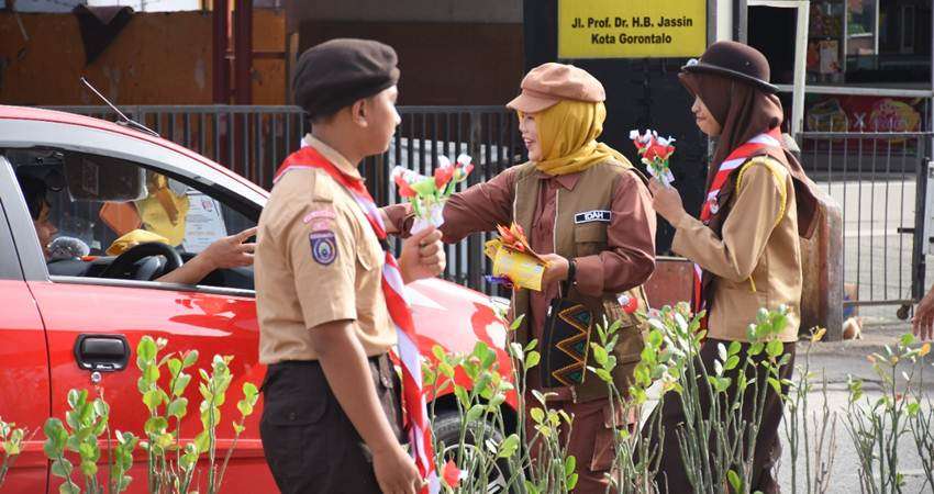 Bersama Pramuka, Idah Kampanyekan Bahaya HIV-AIDS