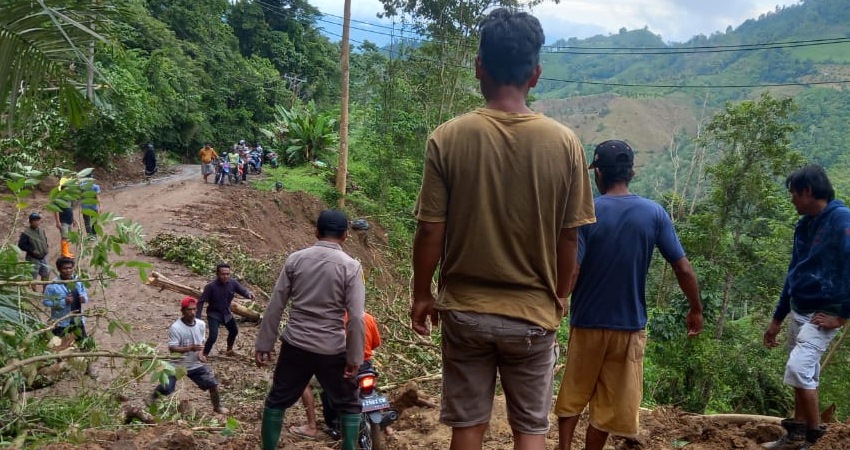 Banjir dan Longsor Terjang Boalemo, Jaringan Komunikasi Terputus