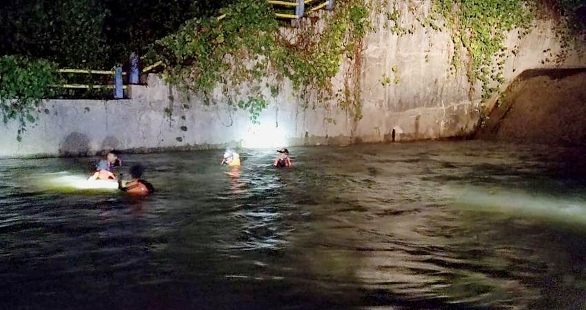 Pria Paruh Baya Hilang Terseret Sungai Padengo