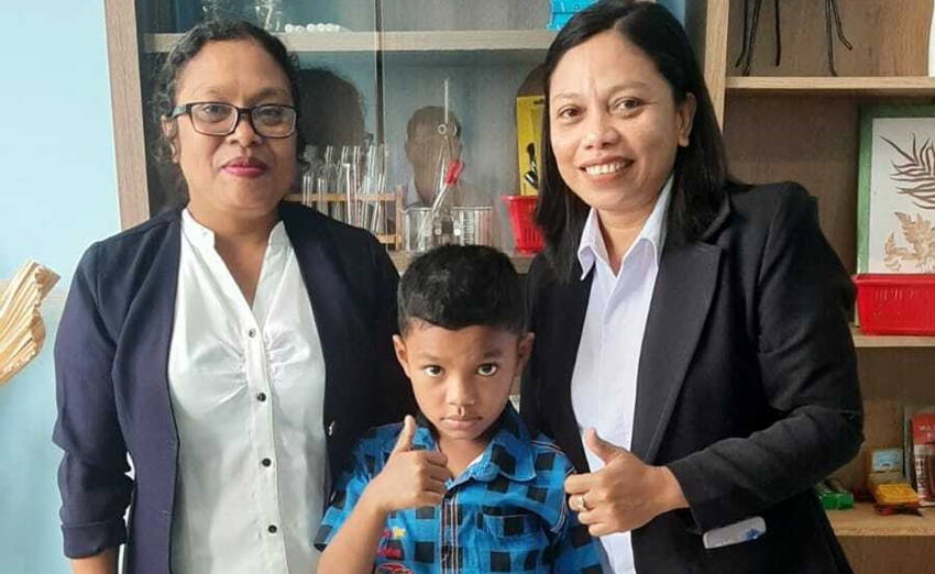 Nono bersama Ibundanya (sebelah kanan) (Z Creators/Wulandari Rihi Paty)