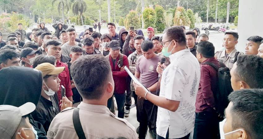 Aliansi Mahasiswa Tolak Diskresi WR3
