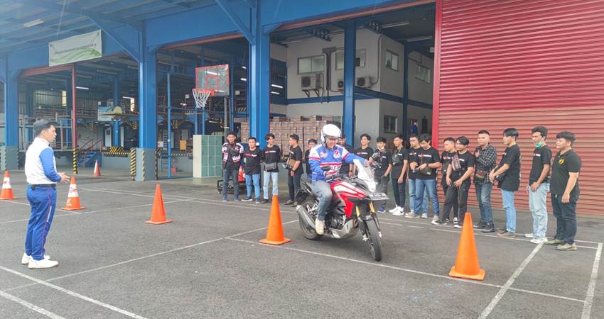 Komunitas Honda Dibekali Edukasi Keselamatan Berkendara #Cari_Aman