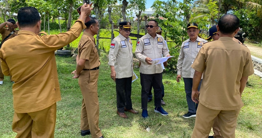 KOmisi lll saat turun lapangan meninjau pekerjaan jalan yang menggunakan dana PEN, akhir tahun 2022 kemarin