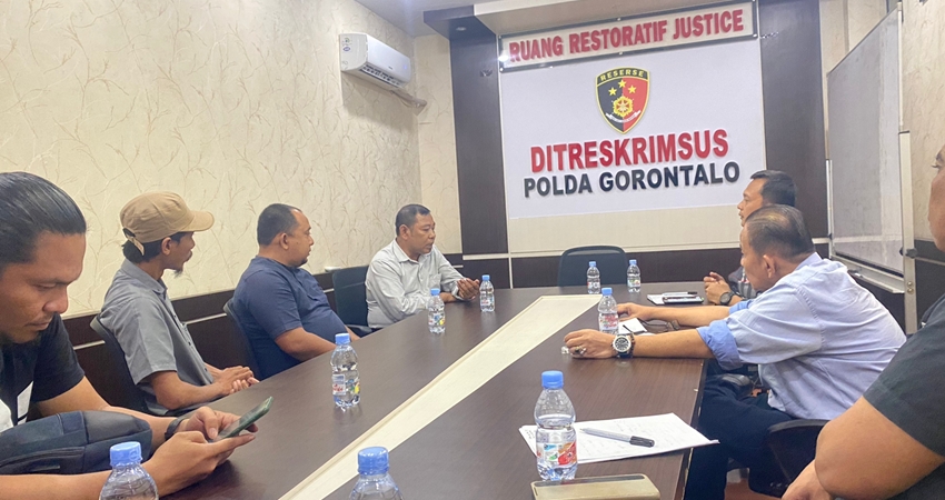 Perwakilan AMPP saat mendatangi Polda Gorontalo minta solusi terkait persoalan tambang di Pohuwato. Selasa (11/1/23).