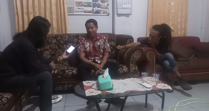 Manager Umum PT PG Gorontalo Marten Turu'alo saat diwawancarai sejumlah wartawan.
