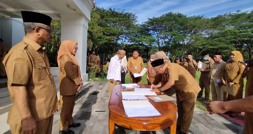 Kades se Bonebol Teken Kontrak Kinerja,Target Turunkan Angka Kemiskinan 2023