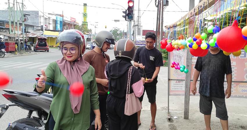 Kaum Hawa Mulai Gandrungi Lato-Lato