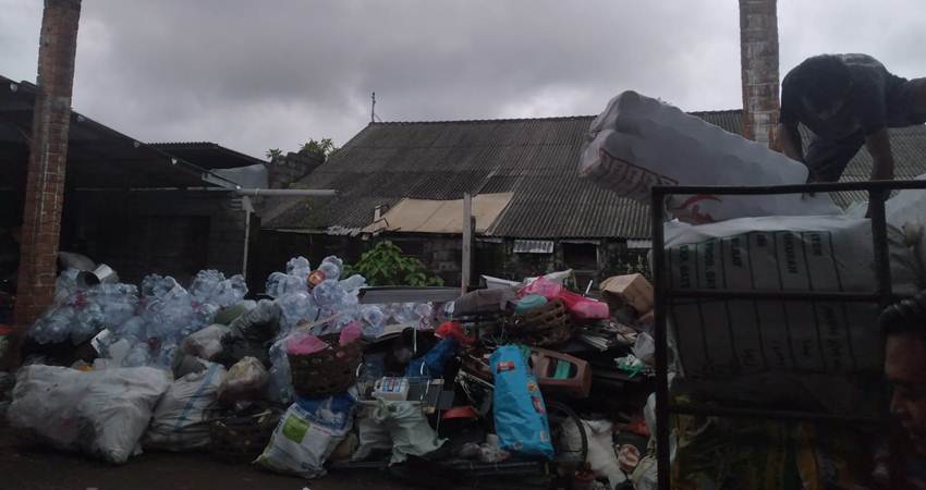 BI Gorontalo Ajak UMKM Binaan ke Bank Sampah Wastu Lestari