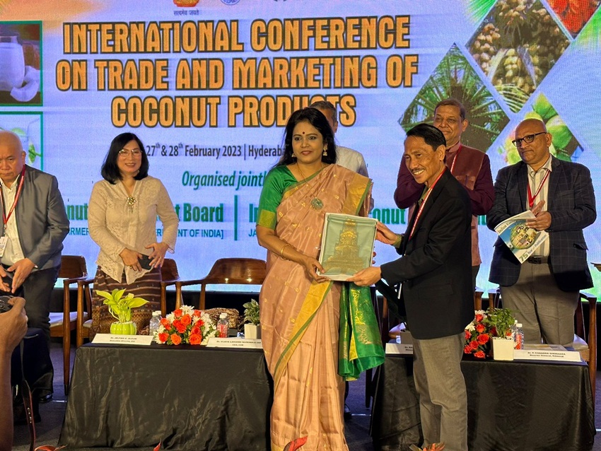 BUPATI Gorontalo Prof DR Ir Nelson Pomalingo saat tampil di Internasional Conference Trade And Marceting Of Coconut Products di Hyderabad, India.