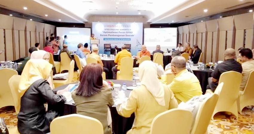 Optimalkan Fungsi dan Peran Legislator, Bersama Istri, Wakil Rakyat Bimtek di Jakarta