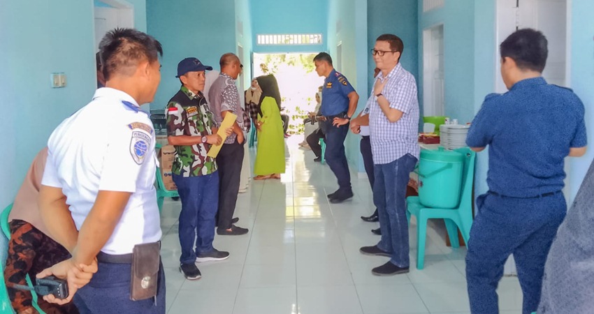 Kunjungan tim reses Deprov dapil Boalemo-Pohuwato ke Pelabuhan Bumbulan Paguat saat kegiatan reses. (Humas)