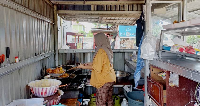 Minyak Goreng Mahal, Pengeluaran Pelaku Usaha Membengkak, Harga Jual Makanan Masih Normal