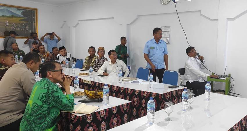 Akses Pabrik Gula,  Bupati Nelson Tegas Instruksikan Dibuka 