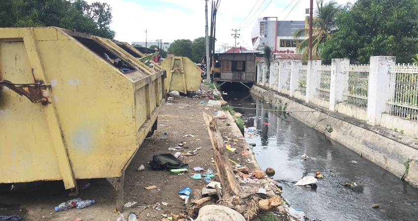 Warga Keluhkan Sampah di Kawasan Pasar Sentral