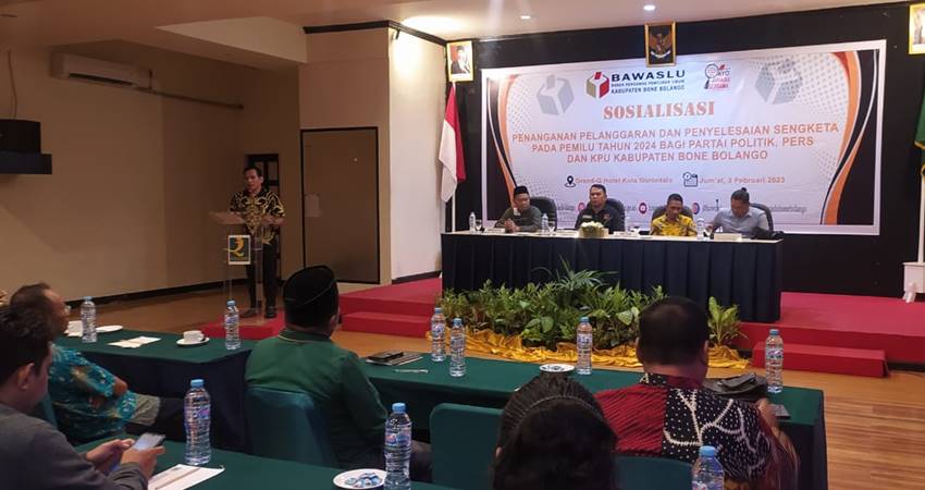 Bawaslu Bonbol menggelar kegiatan sosialisasi penanganan pelanggaran dan penyelesaian sengketa untuk pemilu tahun 2024 kepada Pers dan Parpol. (Foto Caisar/GP)