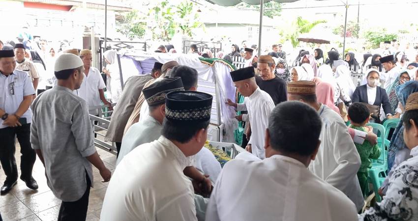 Kepsek SMPN 1 Gorontalo, Tutup Usia Usai Menandatangani Dokumen