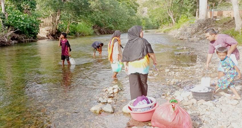Warga Lima Desa, MCK di Sungai, Dua Pekan Distribusi Air PDAM Bonbol Mati