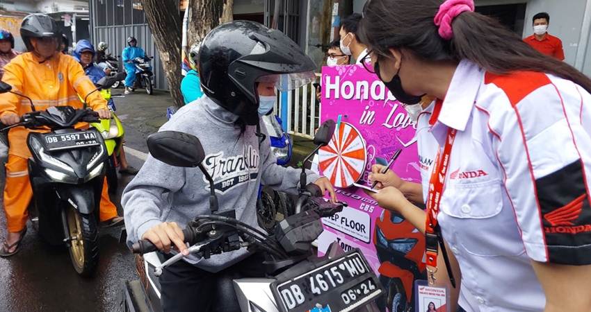 Honda In Love Cintai Motor Matik Hondamu