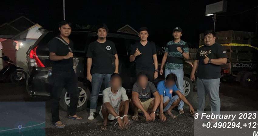 Tiga orang masyarakat ditangkap oleh Direktorat Narkoba Polda Gorontalo, atas dugaan penyalahgunaan narkoba.