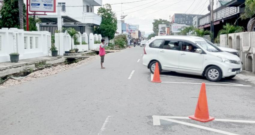 Parkiran di Kawasan Pertokoan Disorot, Petugas Tak Bisa Tunjukan Karcis Khusus Mobil
