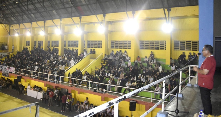 Wali Kota Gorontalo, Marten Taha ketika menutup turnamen Basketball yang memperebutkan tropi Walikota Cup, Jumat (10/3/2023).