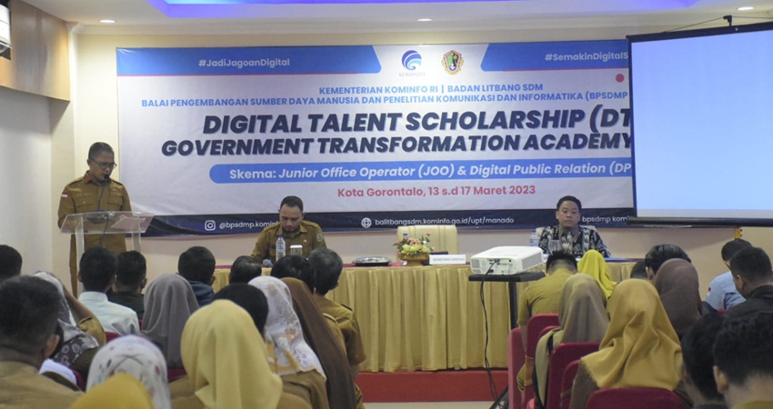 Sekda Kota Gorontalo, Ismail Madjid ketika memberikan sambutan sekaligus membuka pelatihan DTS-GTA, Senin (13/3/2023).