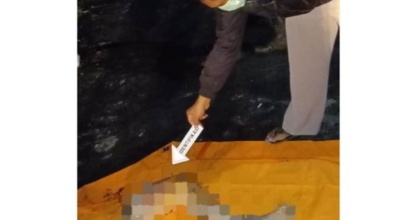 Polisi Saat Menunjukkan Potongan Kaki Manusia yang Ditemukan di Sungai Cimanceuri --Rikhi Ferdian FIN