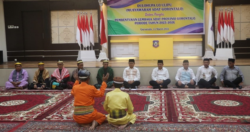 Wakil Ketua Deprov Gorontalo Sofyan Puhi menghadiri Dulohupa Lo Ulipo (musyawarah adat Gorontalo) dalam rangka pembentukan lembaga adat provinsi Gorontalo periode 2023-2028 di aula rumah jabatan Gubernur, kemarin (14/3). (Humas)