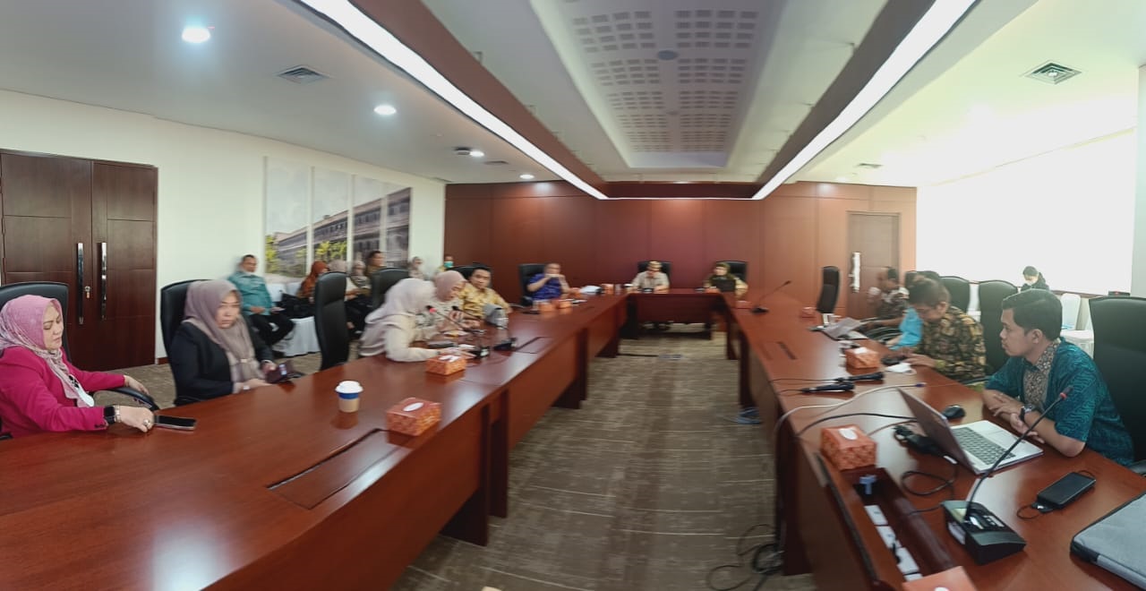 Pertemuan konsultasi Pansus Deprov Gorontalo yang mengkaji LKPJ Gubernur 2022 ke Bappenas, kemarin (16/3). (Humas)