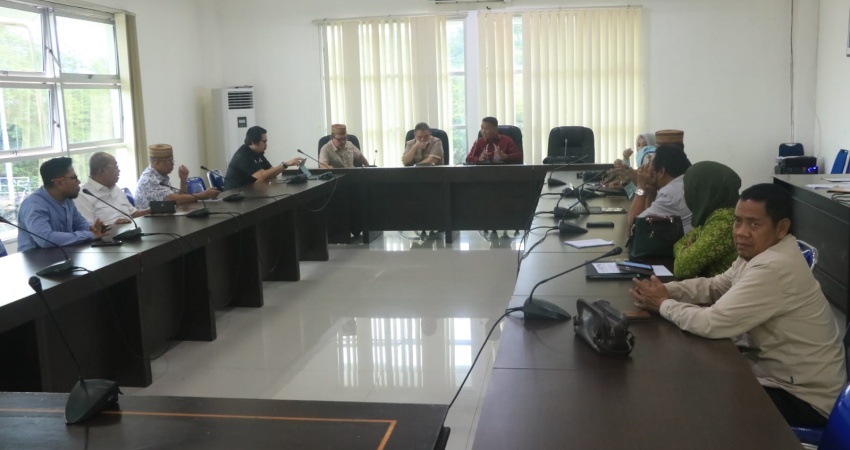 Rapat internal Pansus LKPJ Gubernur 2022 yang berlangsung kemarin (27/3). (Humas)