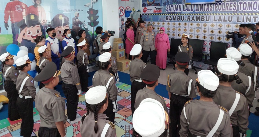 Edukasi keselamatan berlalu lintas, terus dilakukan tim DAW, bekerja sama dengan kepolisian. (foto : dok/daw)