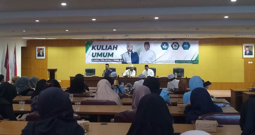 Kuliah umum yang menghadirkan Al Habib Ir. Nabiel Bin Fuad Al Musawa , M.Si sebagai narasumber, berlangsung di ruang sidang rektorat, Jumat (3/3). (Foto : Ardiansyah/ Gorontalo Post).