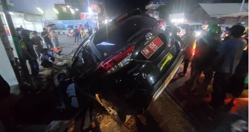Proyek Jalan Panjaitan Mandek, Giliran Plat Merah Malintuang di Got