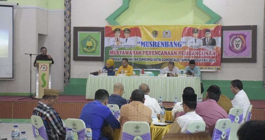 Wali Kota Gorontalo, Marten Taha saat memberikan arahan pada Musrenbang tingkat Kecamatan Dungingi, yang diselenggarakan di Ball Room Hotel El Madina, kompleks asrama haji Provinsi Gorontalo, Sabtu (11/3/2023).