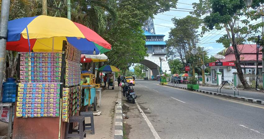 Kawasan Kuliner di Menara Keagungan Limboto. (Foto Atika)