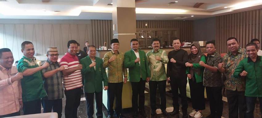 FOSE. Idris Rahim, Ronal Mohammad dan Sawaludin saat foto bersama dengan Plt Ketua DPP PPP serta jajaran pengurus PPP di Gorontalo.