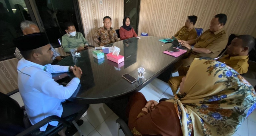 BAHAS. Aleg DPRD Kabgor saat melalukan pembahasan menindaklanjuti aspirasi masyarakat belum lama ini