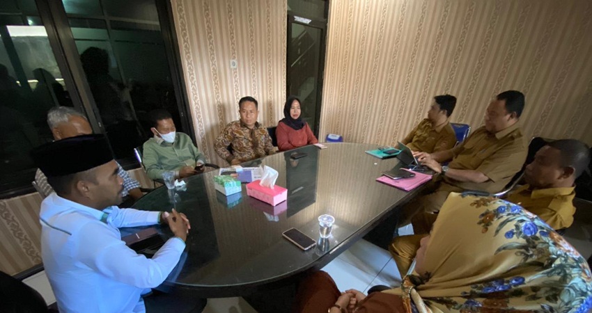 Suasana rapat kerja komisi l dengan OPD terkait, tentang tindaklanjut surat ombudsman, di ruang komisi l. Senin(6/3). (F:Deice/Gorontalo Post)