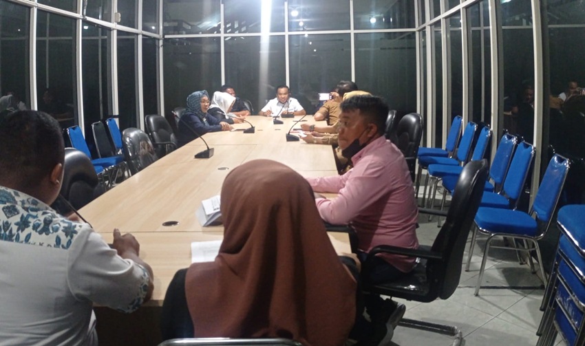 Suasana RDP Komisi II DPRD Kabupaten Gorontalo bersama Dinsos dan para eks peserta seleksi TKSK. (foto:Deice/Gorontalo post)