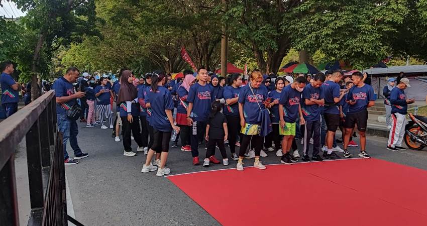 Heboh, Ribuan Warga Gorontalo Meriahkan Fun Walk Bersama Telkomsel