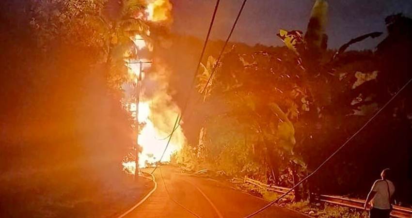 Tabrakan Muat Tangki BBM vs Avanza di Munte, Tiga Mobil Terbakar, Empat Tewas