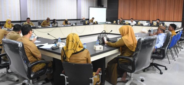 Pansus II DPRD Kota Gorontalo membahas Ranperda tentang Penyelenggaraan PTSP, Senin, (7/3/23).