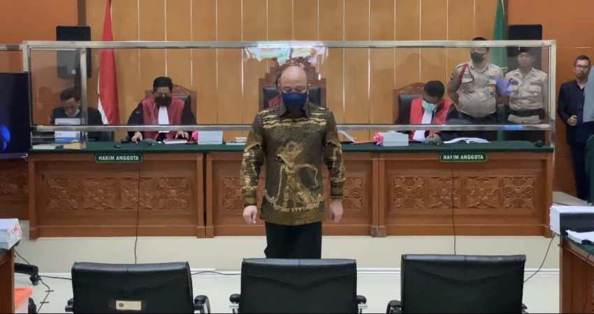 Teddy Minahasa saat menjalani sidang di PN Jakarta Barat.-Andrew Tito-