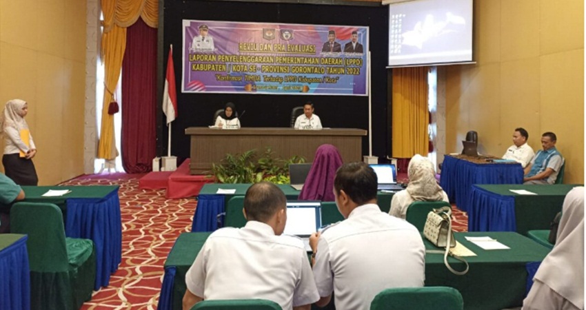 Reviu dan Pra Evaluasi Laporan Penyelenggaraan Pemerintahan Daerah (LPPD) Kabupaten / Kota se Provinsi tahun 2022di Ruang Olele Grand Q Hotel, Rabu (12/4/2023). (FOTO: Pemprov)