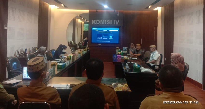 Rapat dengar pendapat Komisi IV Deprov Gorontalo bersama Dinas Kesehatan dan Dinas Sosial, kemarin (10/4). (Humas)