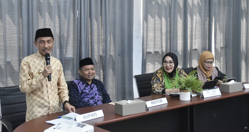 BUPATI Nelson Pomalingo saat hadir pada persiapan pembukaan Fakultas Kedokteran.