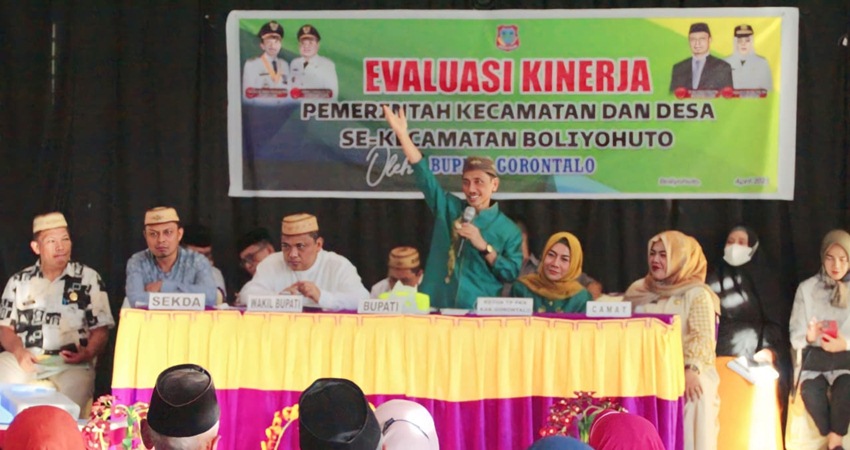 SUASANA Evaluasi bersama Kepala Desa Se Kecamatan Boliyohuto yang dipimpin Bupati Nelson Pomalingo dan Wabup Hendra S Hemeto.