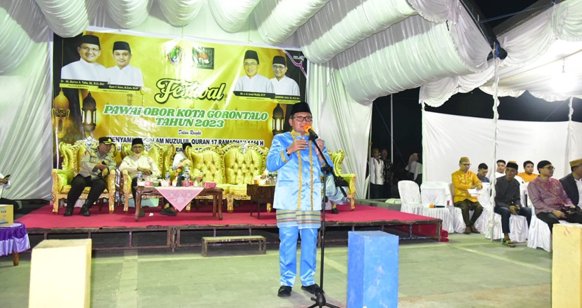 Wali Kota Gorontalo, Marten Taha ketika memberikan sambutan pada kegiatan festival pawai obor, Rabu (5/4/2023). (Foto: Prokopim)