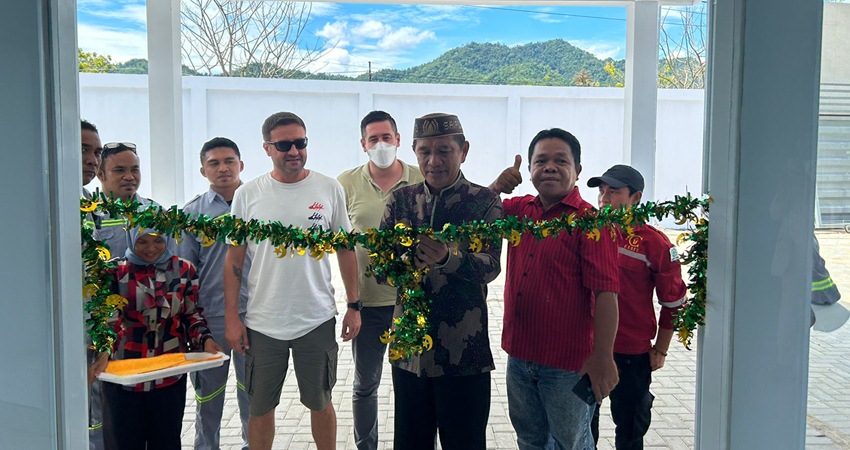 Bupati Pohuwato, Saipul A. Mbuinga, meresmikan perusahaan pengering jagung, PT. Ceres Agro Indonesia, di Kelurahan Libuo, Kecamatan Paguat, Senin (3/4). (foto: Iwan Karim/Prokopim)
